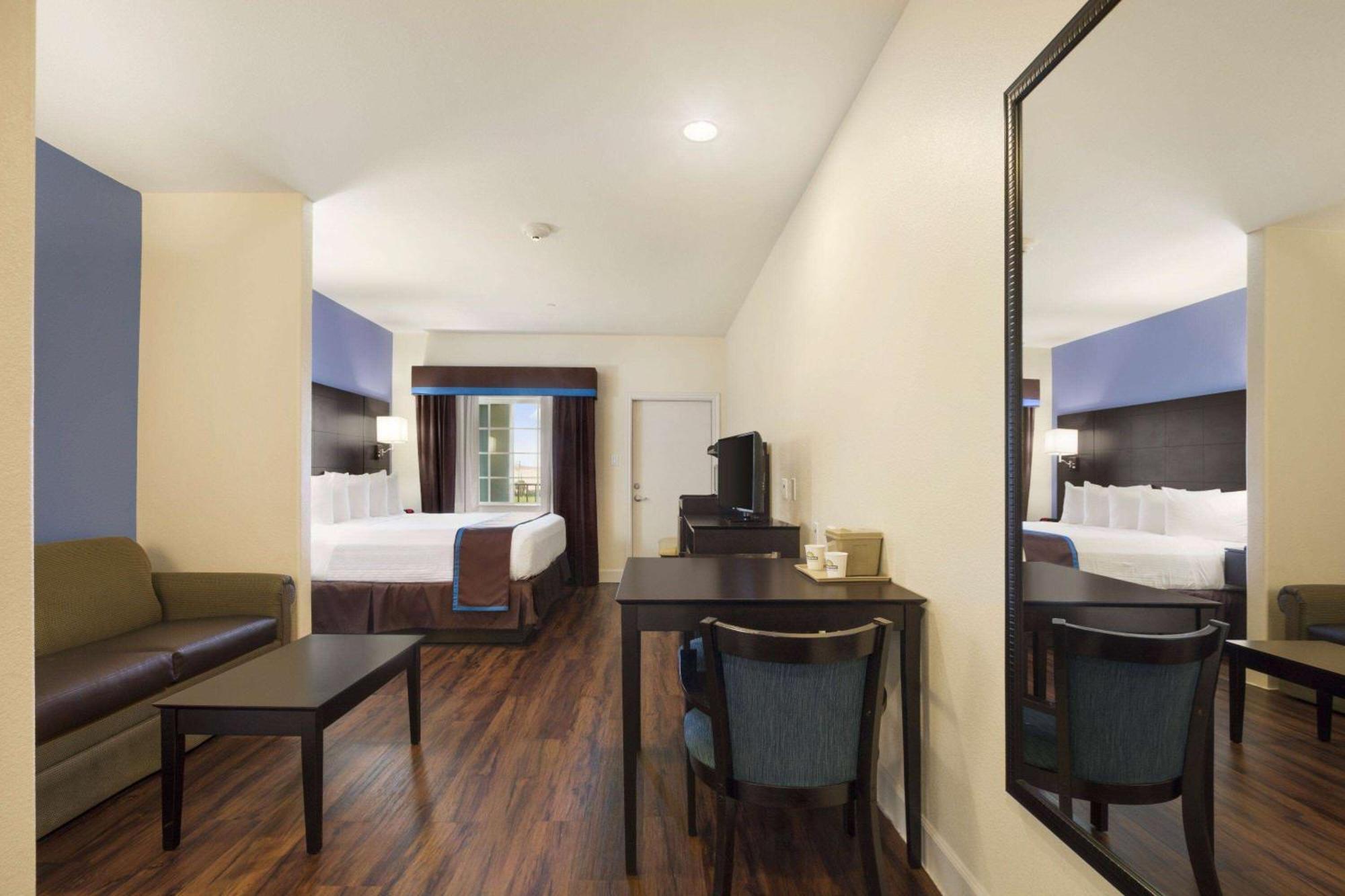 Days Inn & Suites By Wyndham Galveston West/Seawall Εξωτερικό φωτογραφία